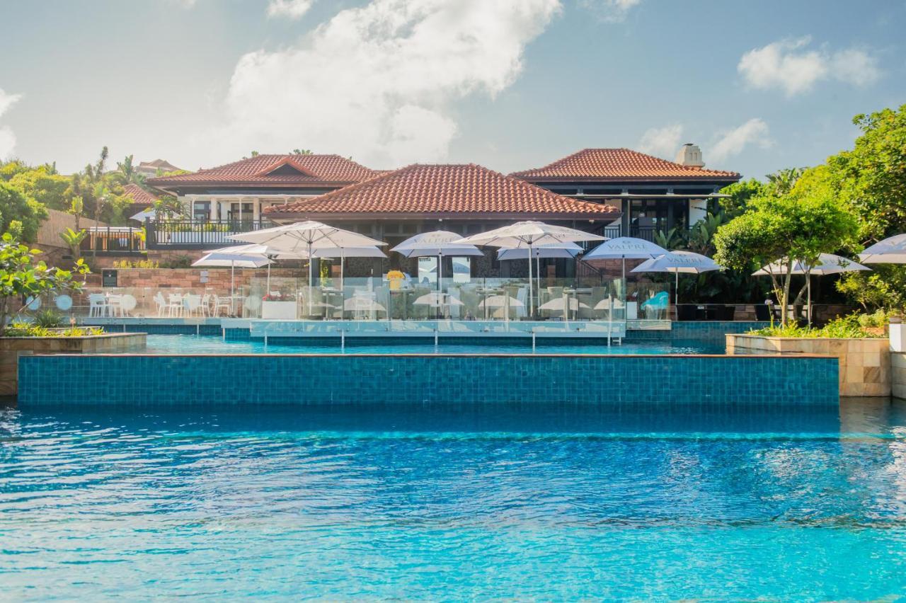 Отель The Capital Zimbali Баллито Экстерьер фото The swimming pool at the resort